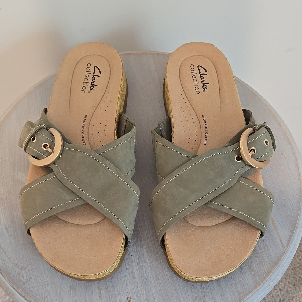 Reileigh May Green Sandals By Clarks Cross-Strap Design Adjustable Buckle
